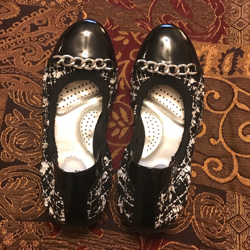 Adorable Dexflex comfort brand new tweed flats!